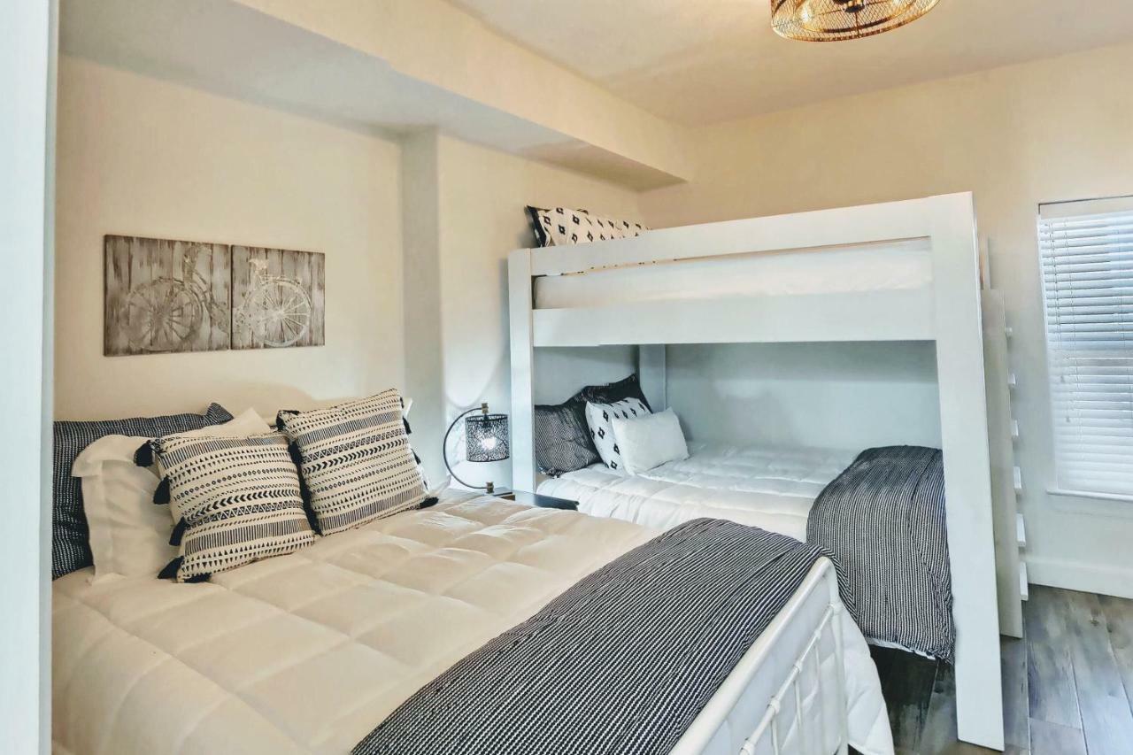 Barefoot Bliss - beachfront condo - sleeps 14 Panama City Beach Esterno foto
