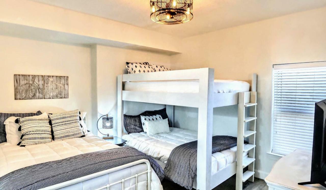 Barefoot Bliss - beachfront condo - sleeps 14 Panama City Beach Esterno foto